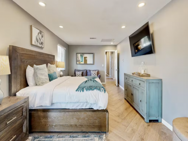 Gorgeous Palm Springs 5 Bedroom Home with Pool & Spa Sleeps 16